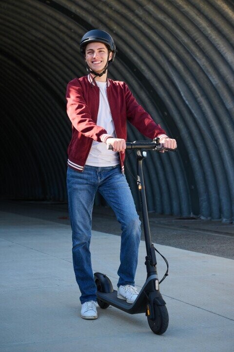 Ninebot by Segway Kickscooter E2 PRO E, Black (Attēls 13)