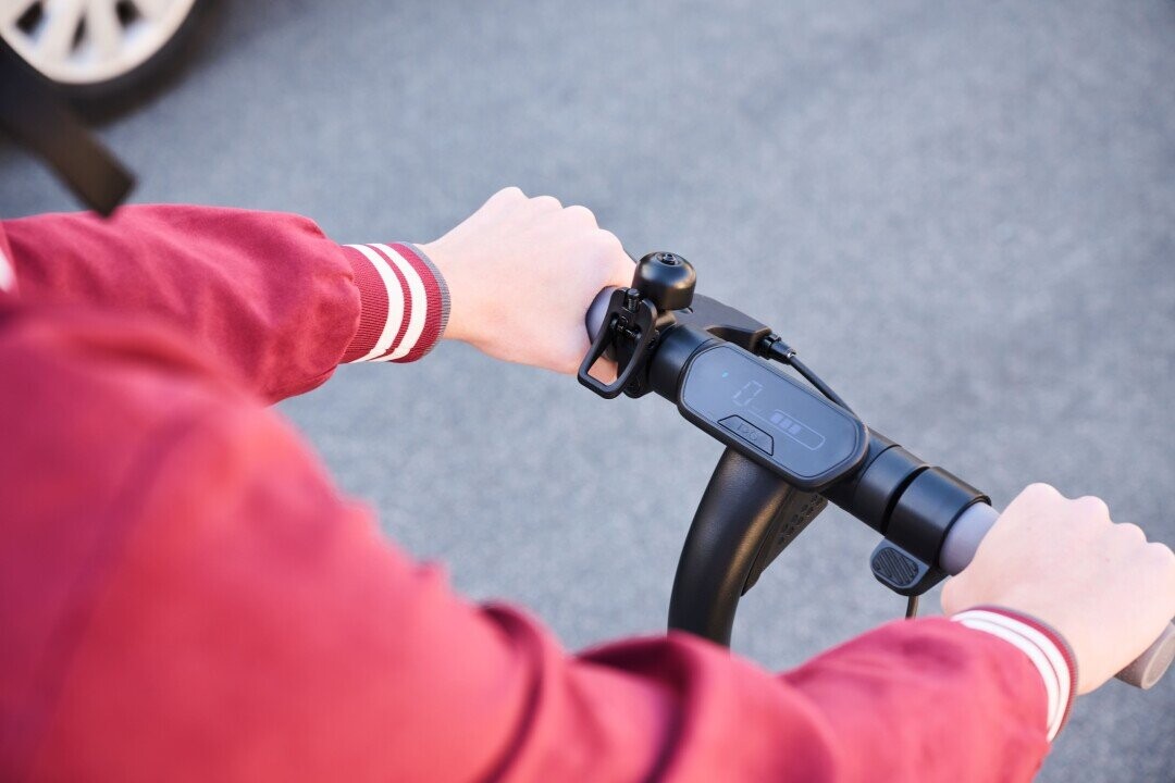 Ninebot by Segway Kickscooter E2 PRO E, Black (Attēls 14)