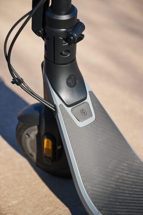 Ninebot by Segway Kickscooter E2 PRO E, Black (Attēls 15)