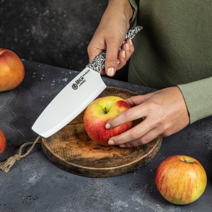 Samura Inca Кухонный нож Nakiri с 165 mm белым циркония керамическим лезвием и ABS TPR повверхностю ручкой (Фото 7)