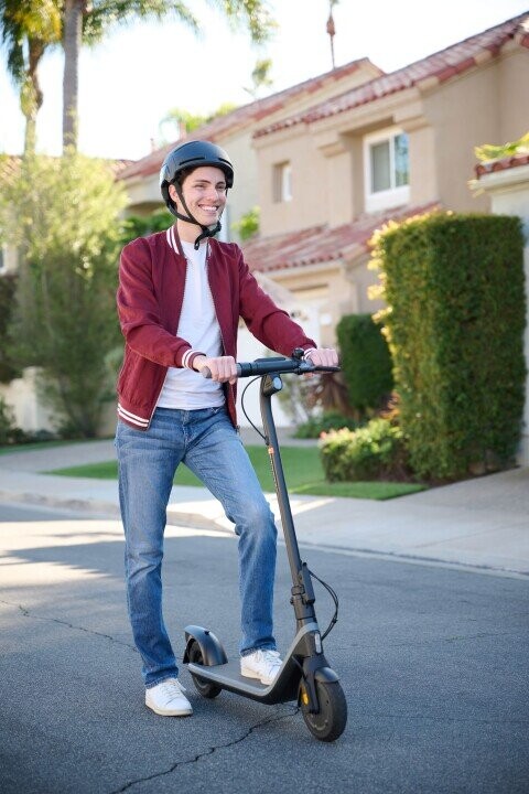 Ninebot by Segway Kickscooter E2 PRO E, Black (Attēls 16)